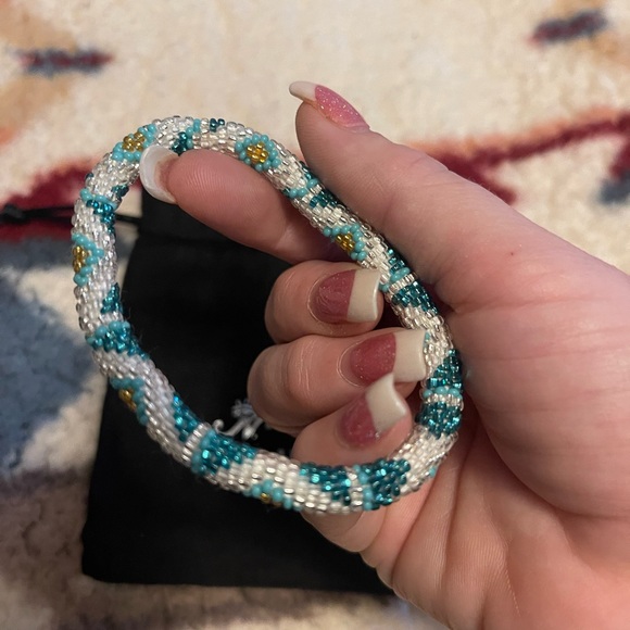 New Hand beaded bracelet - Picture 4 of 8